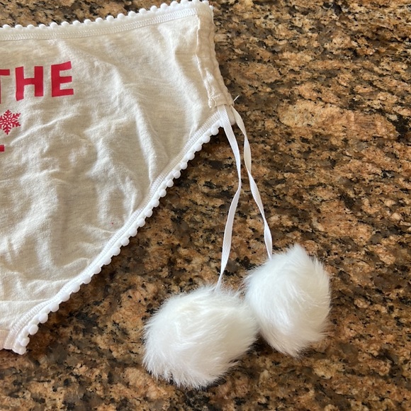 NWT Vintage Victoria Secret CHILL THE ❄️ ❄️ ❄️ ❄️ OUT Pom Pom Panties - Picture 3 of 6